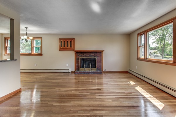 46 Dix Rd Extension Woburn, MA 01801 - Photo 6 of 30