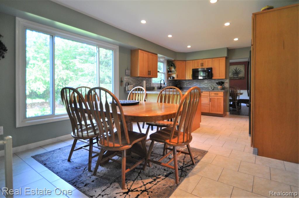 874 Bridgestone Drive Rochester Hills, MI 48309 - Photo 8 of 45