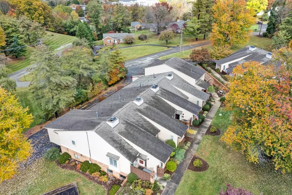 $295,000 | 216 Windward Drive Southwest, Unit 216, Roanoke, VA 24018