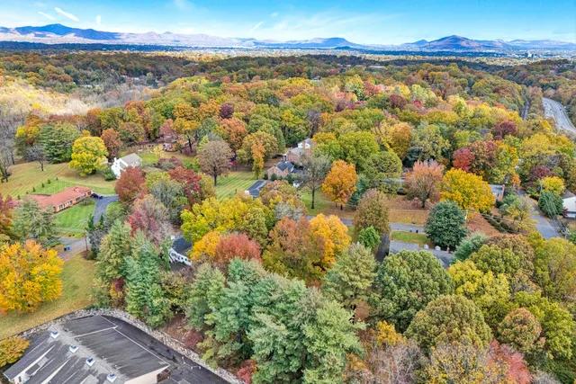 $329,000 | 216 Windward Drive Southwest, Unit 216, Roanoke, VA 24018