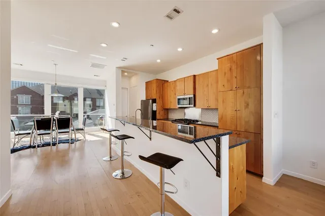 $399,999 | 959 West Bluff Street, Unit 105, Fort Worth, TX 76102