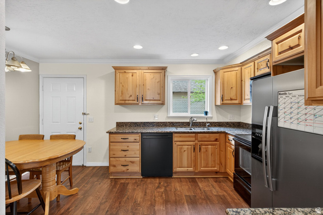 146 East 100 South, Unit 4 Bountiful, UT 84010 - Photo 8 of 41