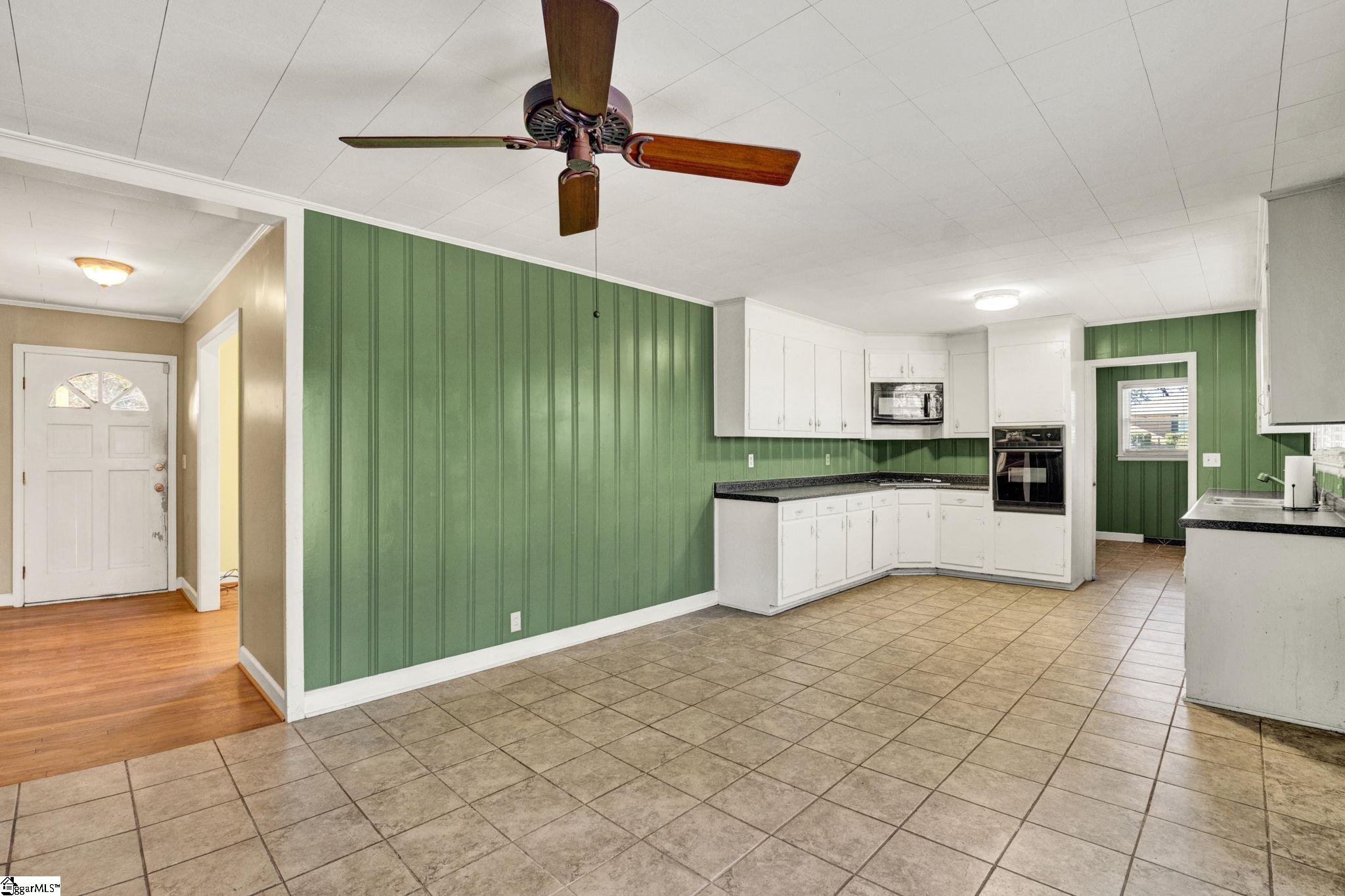 301 Dixon Street Clinton, SC 29325 - Photo 11 of 43