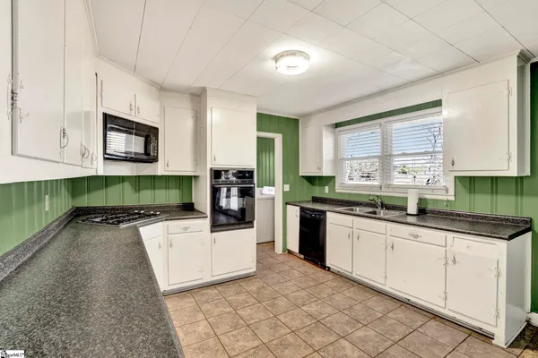 $224,900 | 301 Dixon Street, Clinton, SC 29325