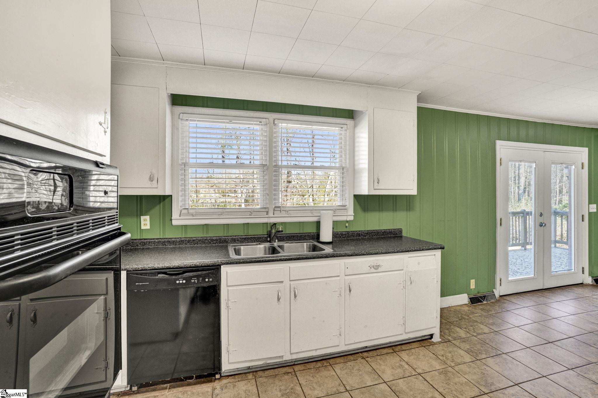 301 Dixon Street Clinton, SC 29325 - Photo 16 of 43