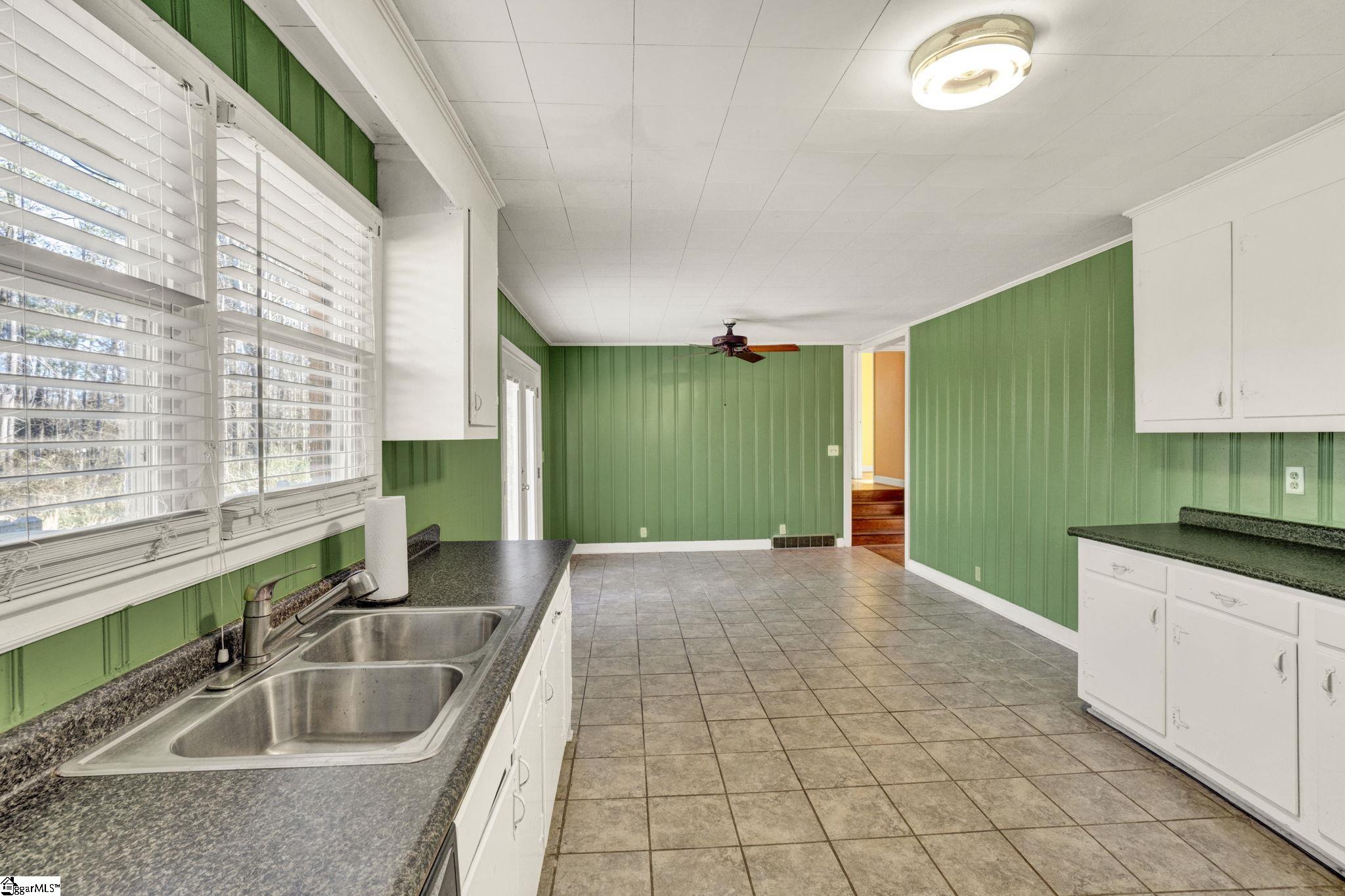 301 Dixon Street Clinton, SC 29325 - Photo 17 of 43