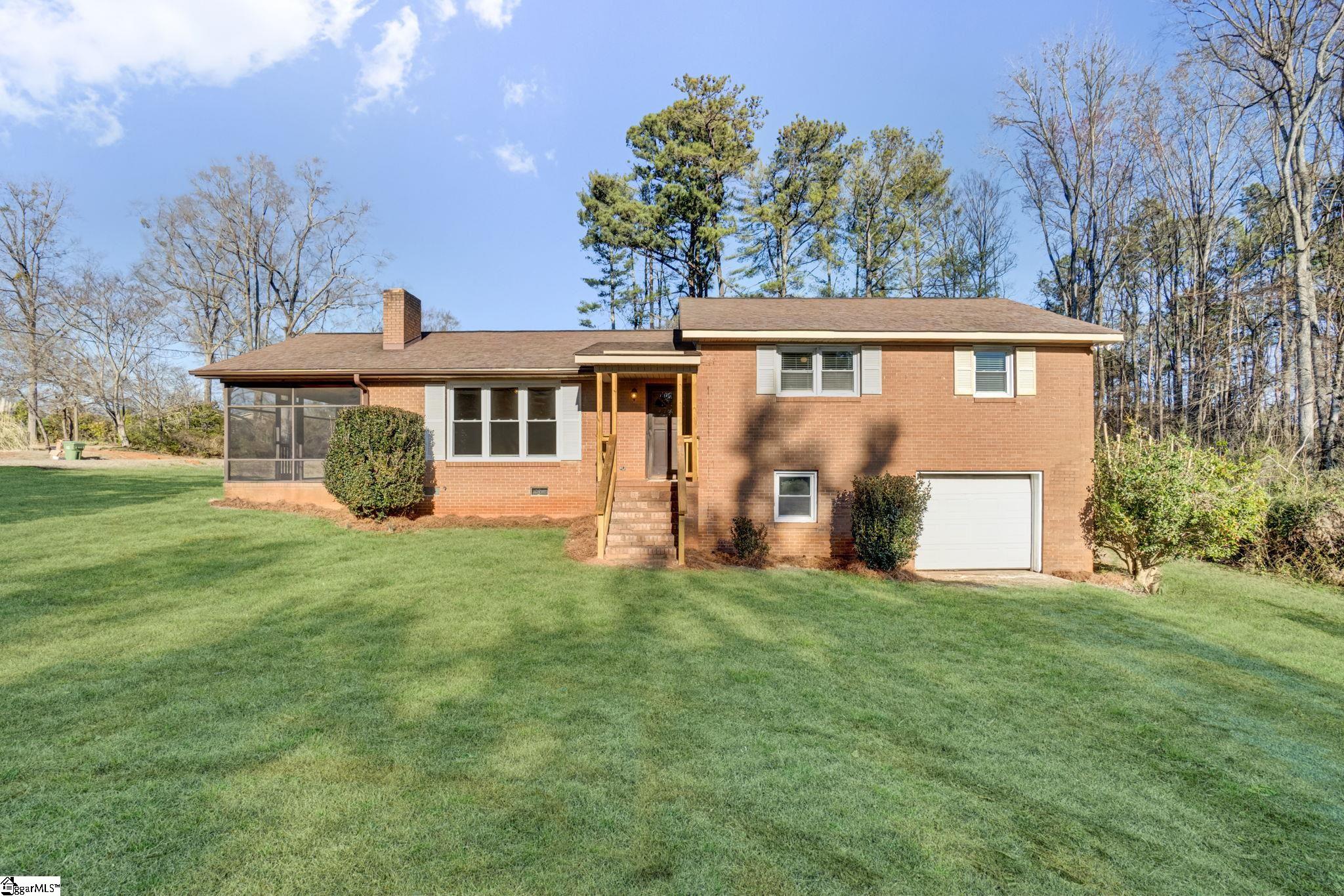 301 Dixon Street Clinton, SC 29325 - Photo 2 of 43