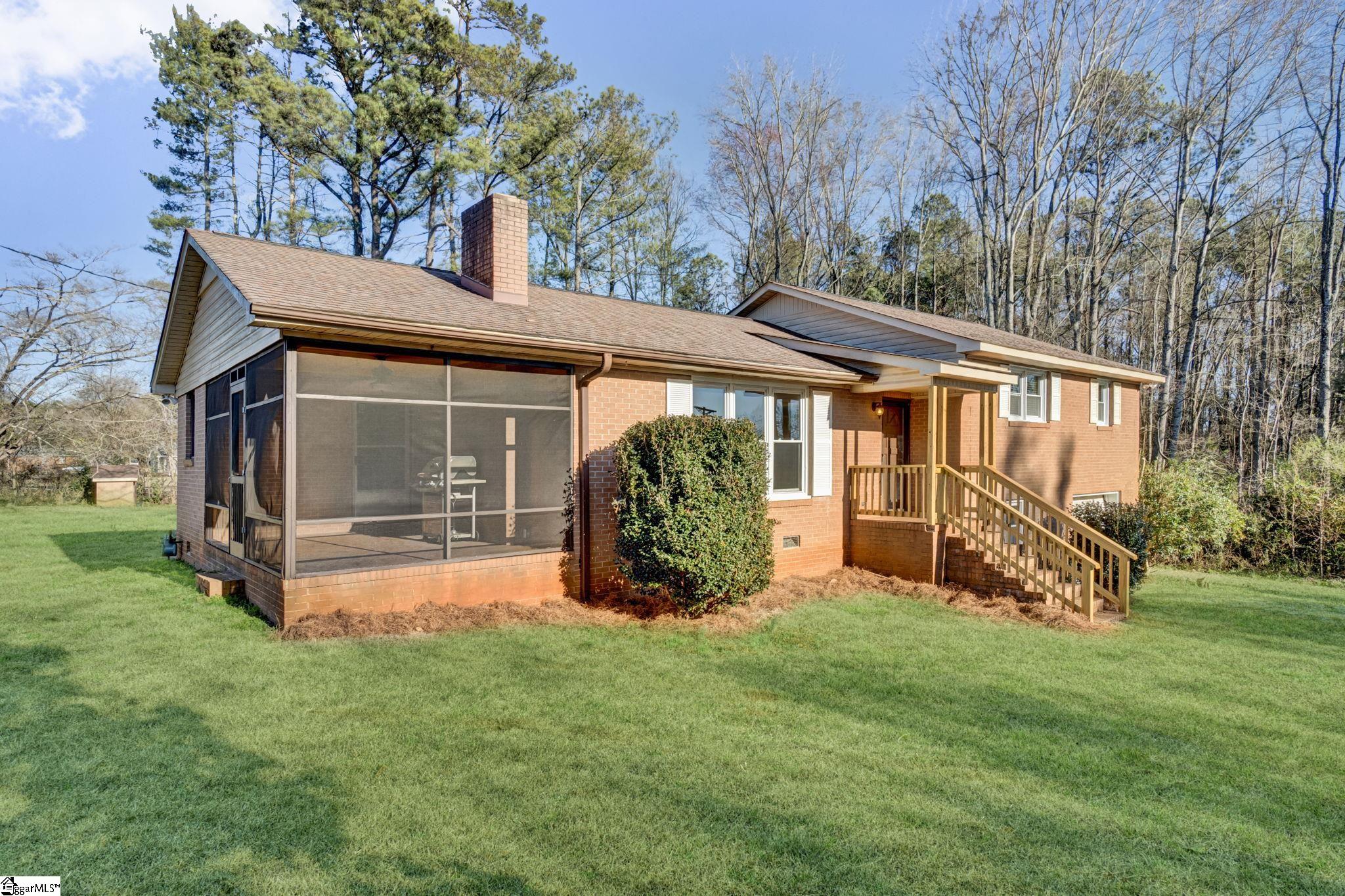 301 Dixon Street Clinton, SC 29325 - Photo 3 of 43