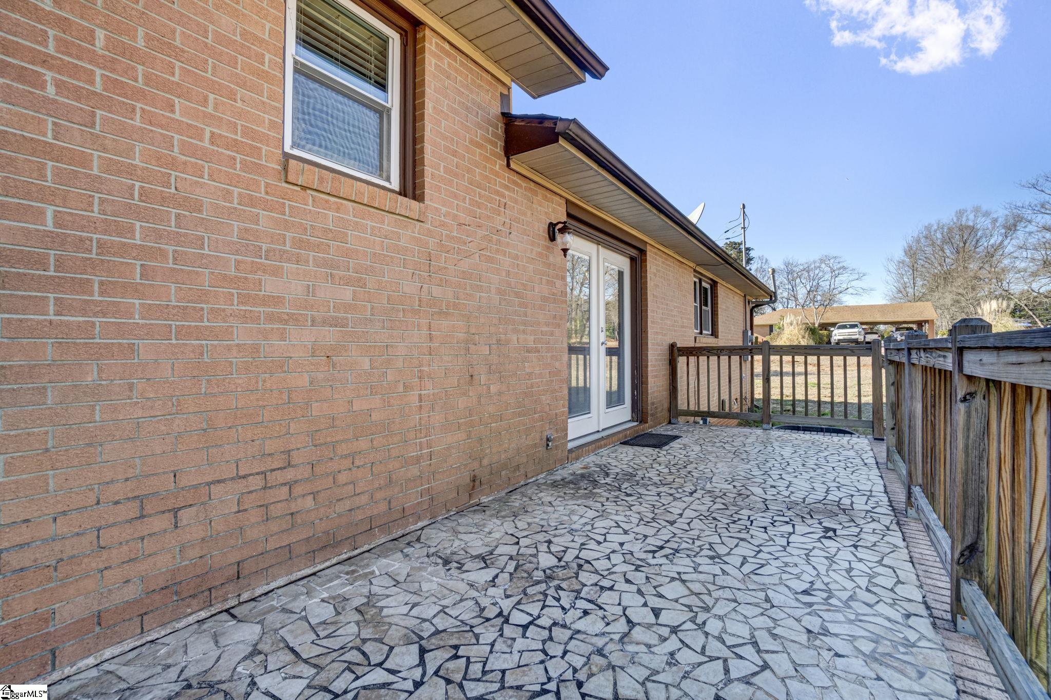 301 Dixon Street Clinton, SC 29325 - Photo 34 of 43