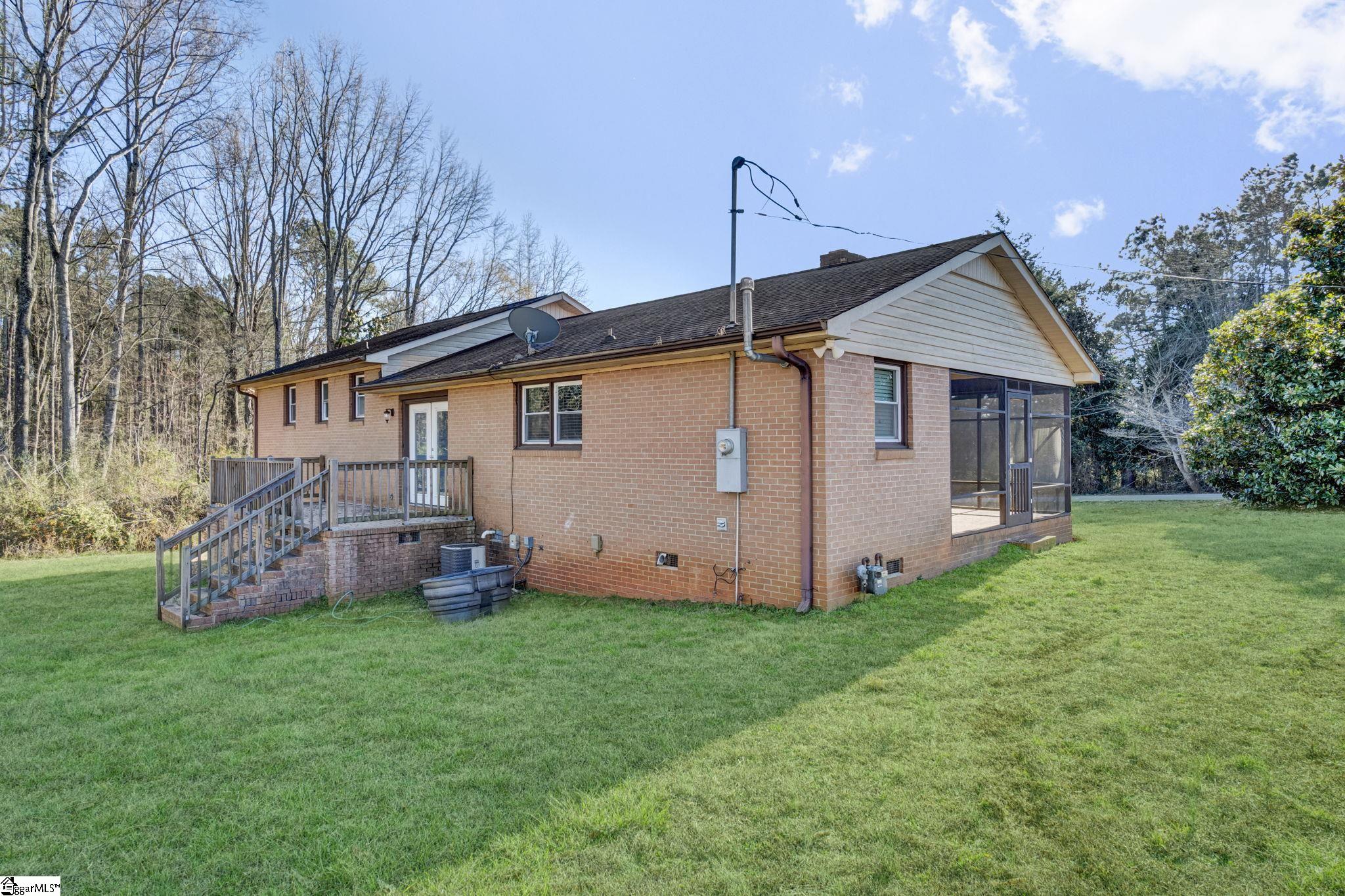 301 Dixon Street Clinton, SC 29325 - Photo 38 of 43