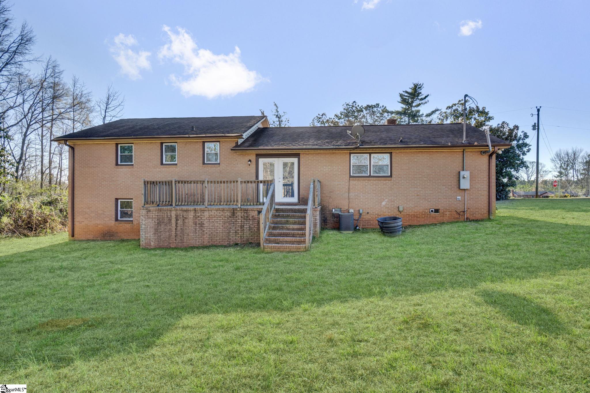 301 Dixon Street Clinton, SC 29325 - Photo 39 of 43