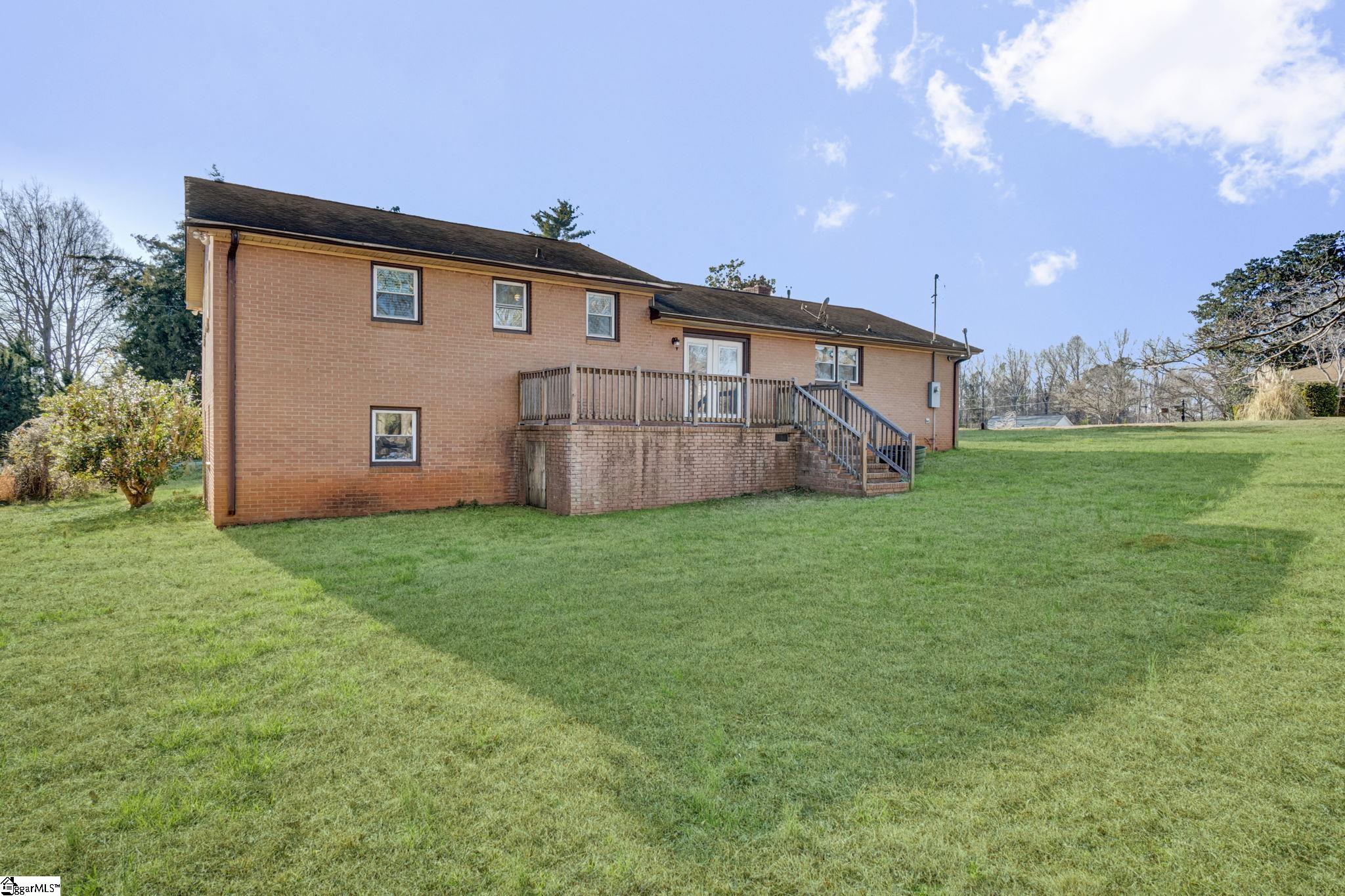 301 Dixon Street Clinton, SC 29325 - Photo 40 of 43