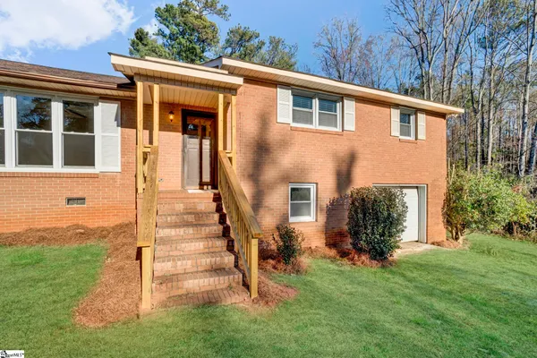 $224,900 | 301 Dixon Street, Clinton, SC 29325