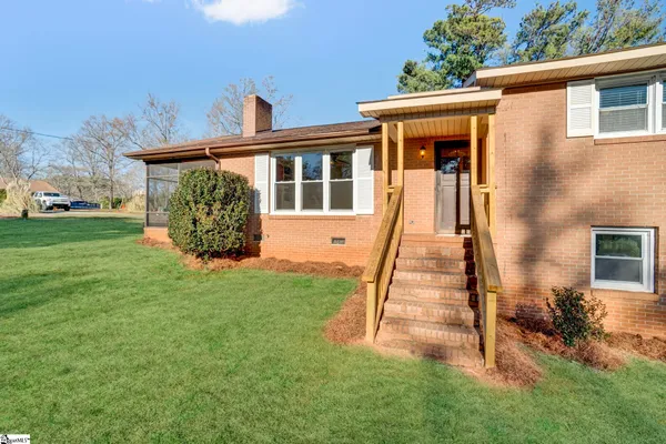 $224,900 | 301 Dixon Street, Clinton, SC 29325