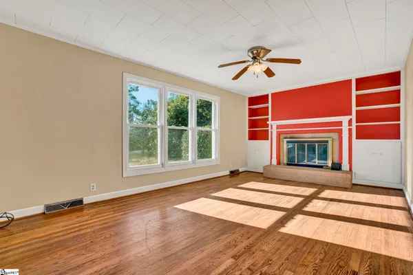 $224,900 | 301 Dixon Street, Clinton, SC 29325