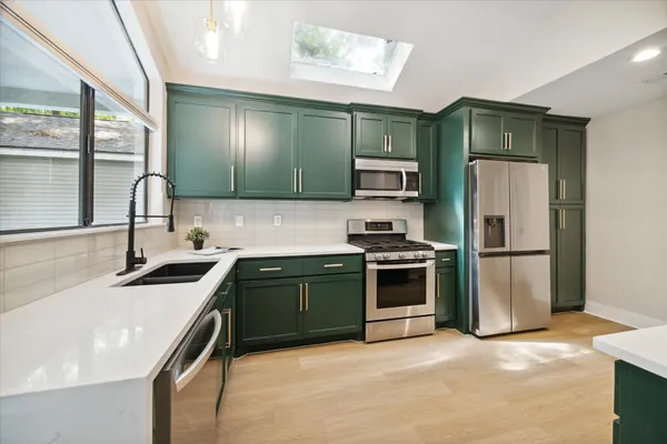 $2,495 | 31 Fire Flicker Place, The Woodlands, TX 77381