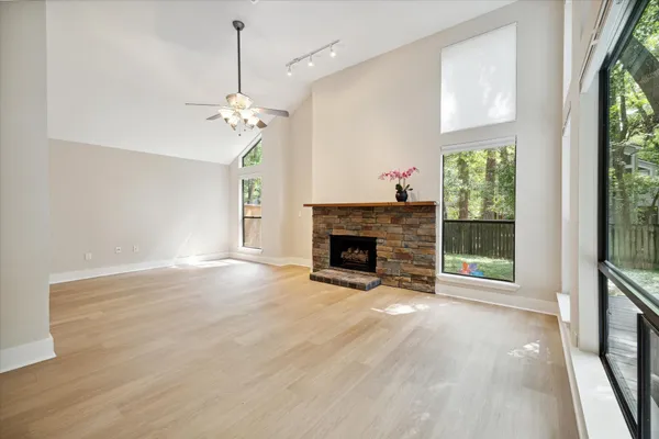 $2,495 | 31 Fire Flicker Place, The Woodlands, TX 77381