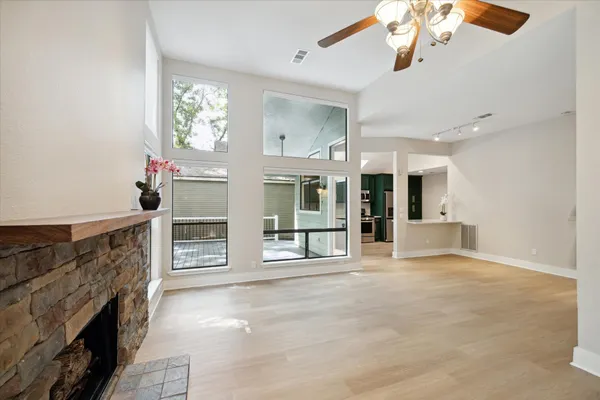 $2,495 | 31 Fire Flicker Place, The Woodlands, TX 77381