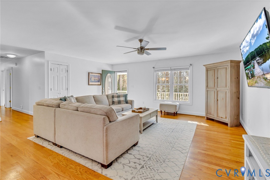 43 Ruddy Duck Road Heathsville, VA 22473 - Photo 5 of 46 a living room with furniture and a window