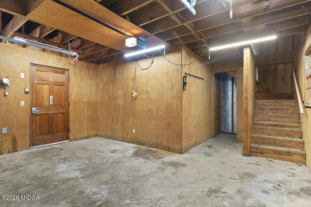 407 Smoke Rise Drive Warner Robins, GA 31088 - Photo 11 of 34 a view of hallway