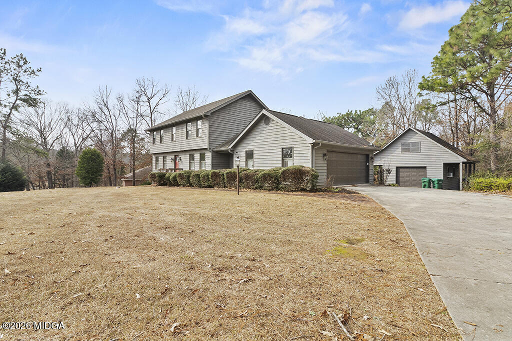 407 Smoke Rise Drive Warner Robins, GA 31088 - Photo 3 of 34 a front view of a house with a yard