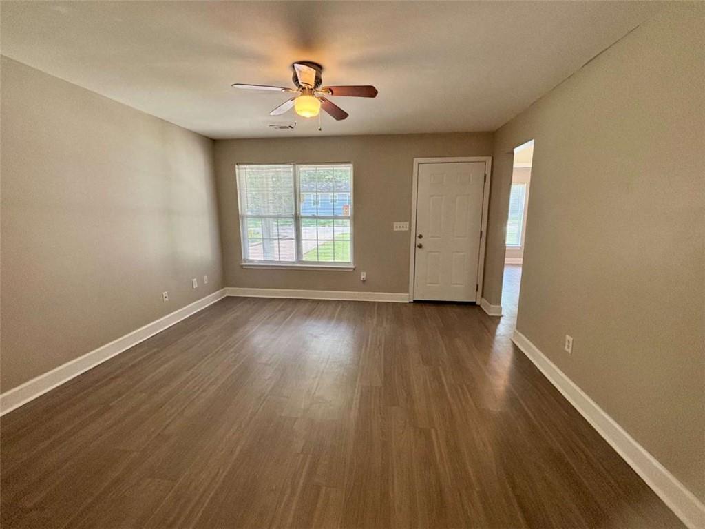 2595 Elliott Street Northwest Atlanta, GA 30318 - Photo 4 of 27