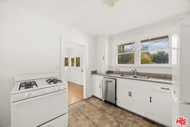 $1,100,000 | 4546 Eagle Rock Boulevard, Los Angeles, CA 90041