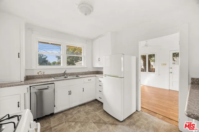 $1,100,000 | 4546 Eagle Rock Boulevard, Los Angeles, CA 90041