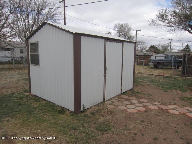 4112 South Ong Street Amarillo, TX 79110 - Photo 15 of 16 a backyard of a house