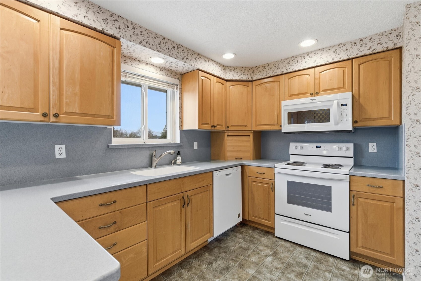 3719 Petersville Road Northeast Bremerton, WA 98310 - Photo 13 of 40