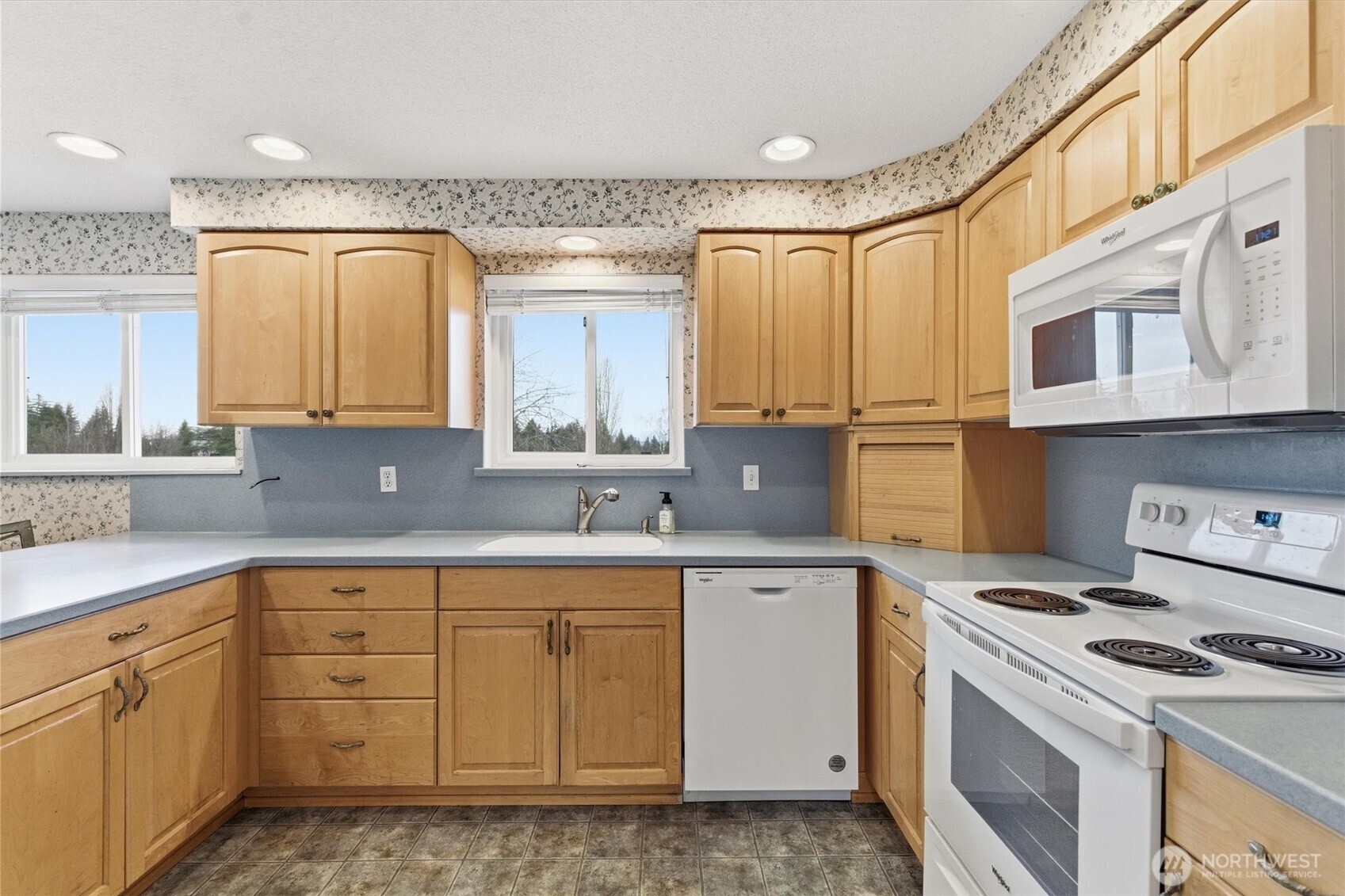 3719 Petersville Road Northeast Bremerton, WA 98310 - Photo 10 of 40