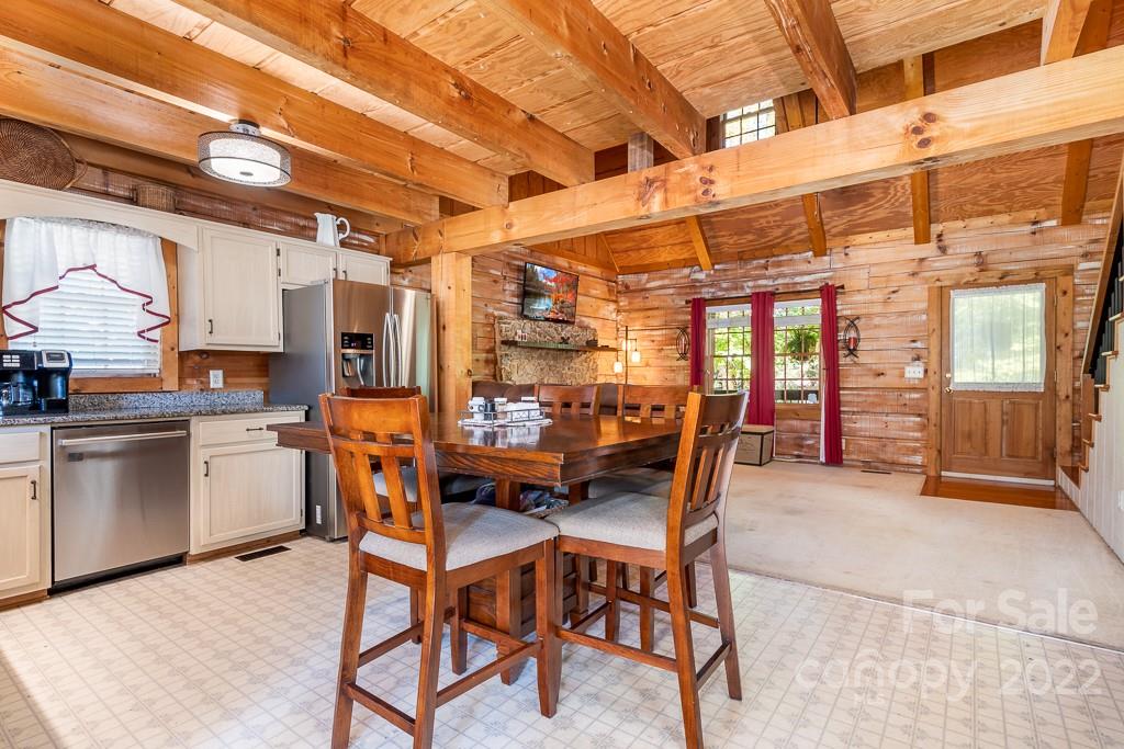7224 Price Point Denver, NC 28037 - Photo 12 of 31 a dining area with a table and chairs