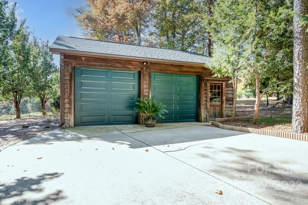 7224 Price Point Denver, NC 28037 - Photo 27 of 31 a front view of a house