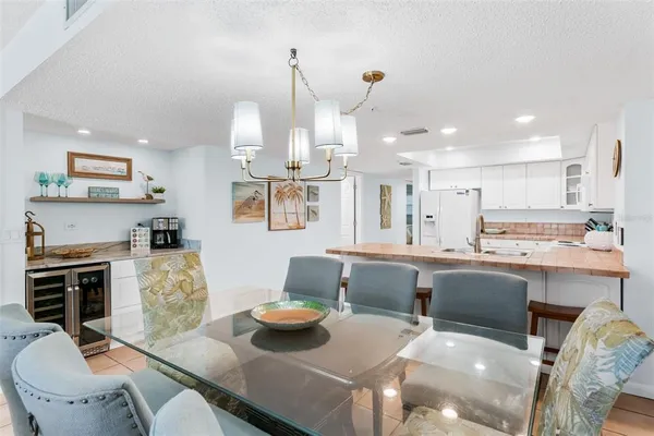 $1,250,000 | 17500 Gulf Boulevard, Unit 407, Redington Shores, FL 33708