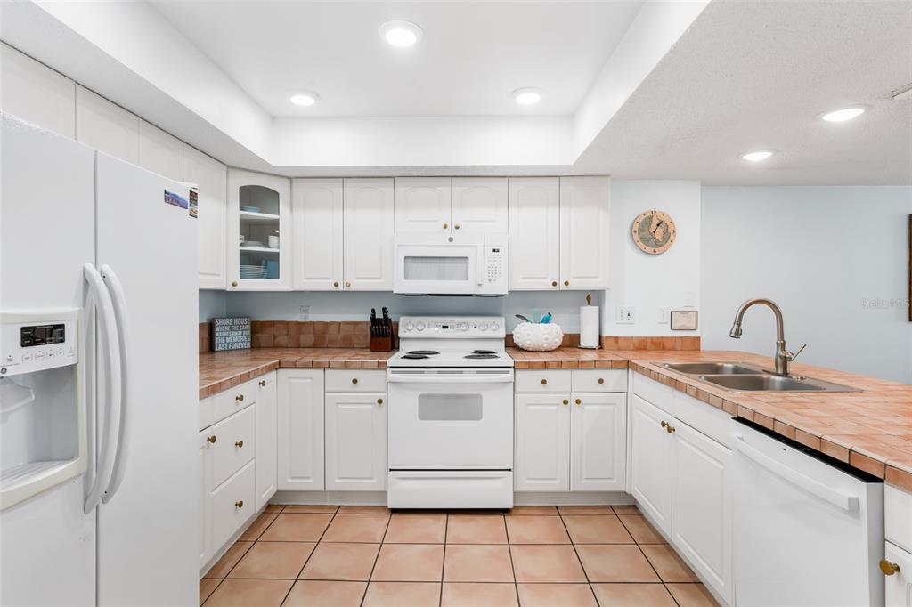 17500 Gulf Boulevard, Unit 407 Redington Shores, FL 33708 - Photo 22 of 53