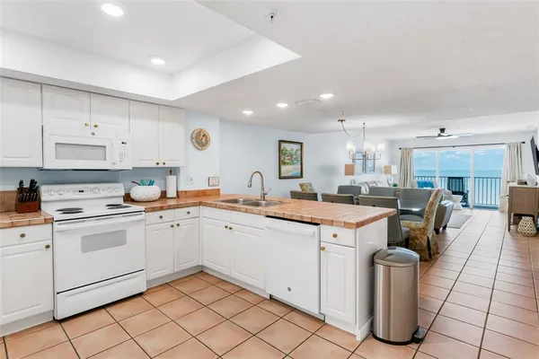 $1,250,000 | 17500 Gulf Boulevard, Unit 407, Redington Shores, FL 33708