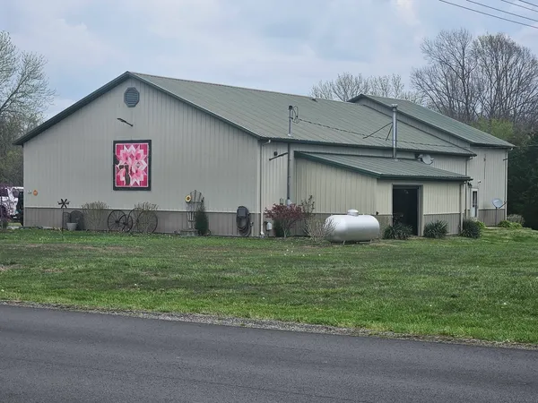 $429,900 | 1400 North Du Quoin Street, Benton, IL 62812