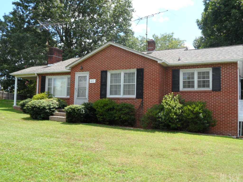 1603 Falls Road Valdese, NC 28690 - Photo 2 of 13 Gallery Image 2