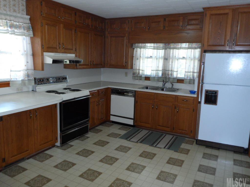 1603 Falls Road Valdese, NC 28690 - Photo 7 of 13 Gallery Image 7