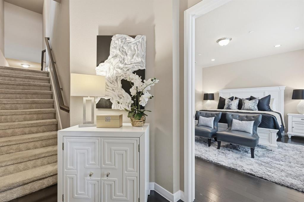 3941 Asbury Lane Addison, TX 75001 - Photo 3 of 30 a living room with furniture and a potted plant