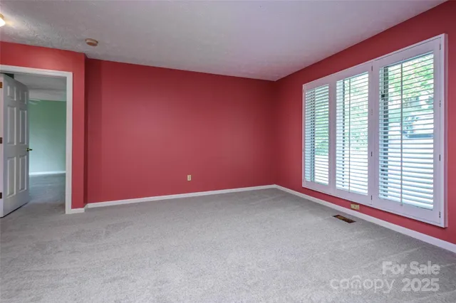 a view of empty room with window