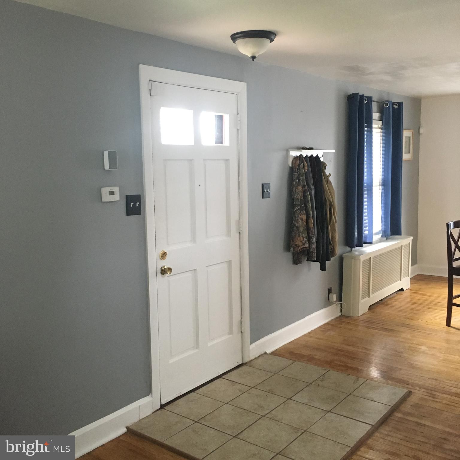 527 Clements Bridge Road Barrington, NJ 08007 - Photo 2 of 20 Entry Foyer