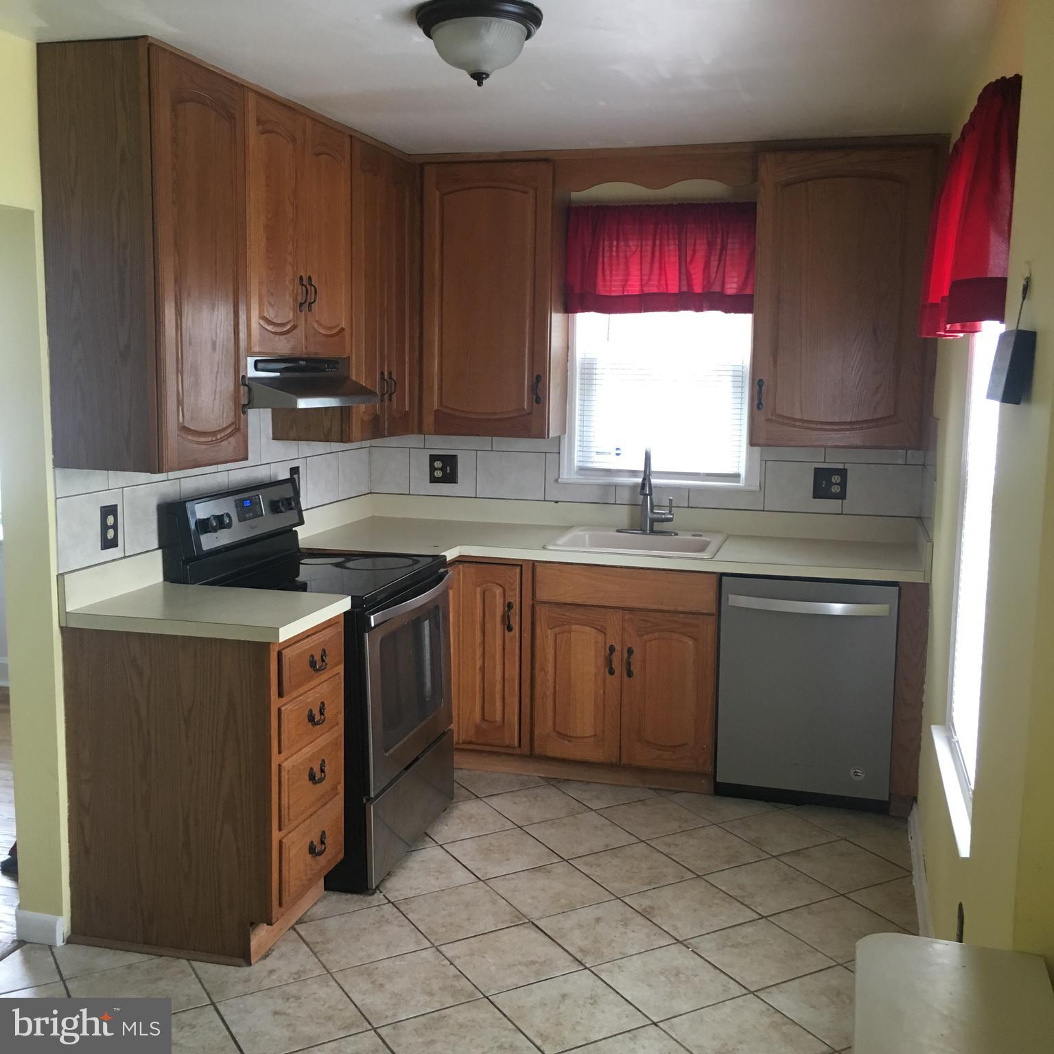 527 Clements Bridge Road Barrington, NJ 08007 - Photo 9 of 20 Kitchen