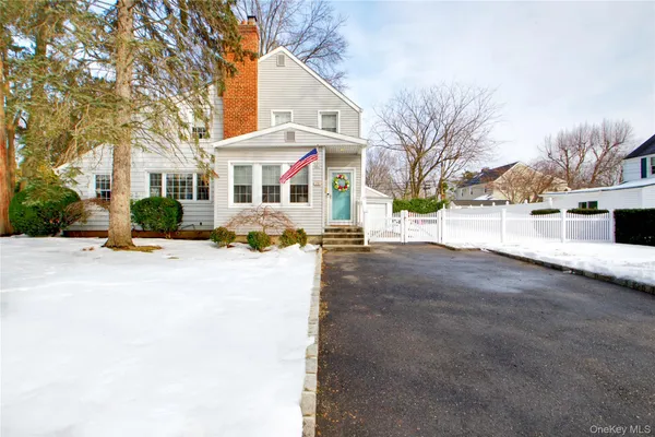 $885,000 | 178 Carlton Terrace, Garden City, NY 11530