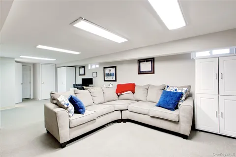 $850,000 | 178 Carlton Terrace, Garden City, NY 11530