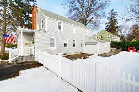 $850,000 | 178 Carlton Terrace, Garden City, NY 11530