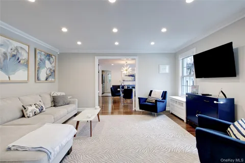 $850,000 | 178 Carlton Terrace, Garden City, NY 11530