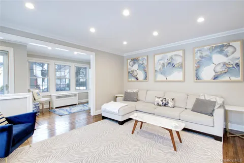 $850,000 | 178 Carlton Terrace, Garden City, NY 11530