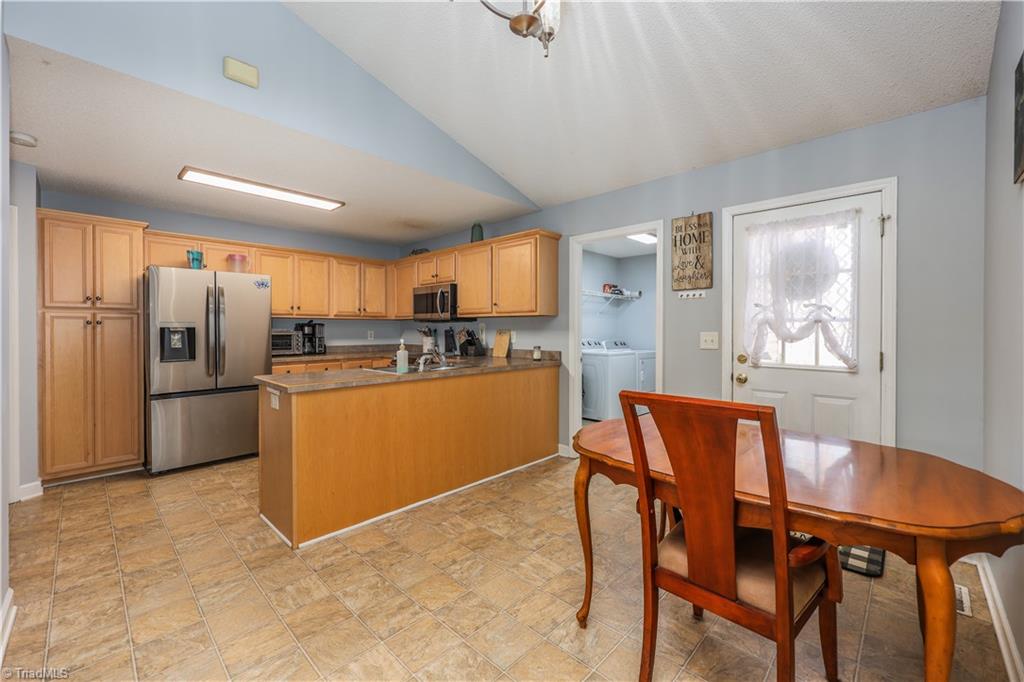 830 Country Place Road Asheboro, NC 27203 - Photo 11 of 49