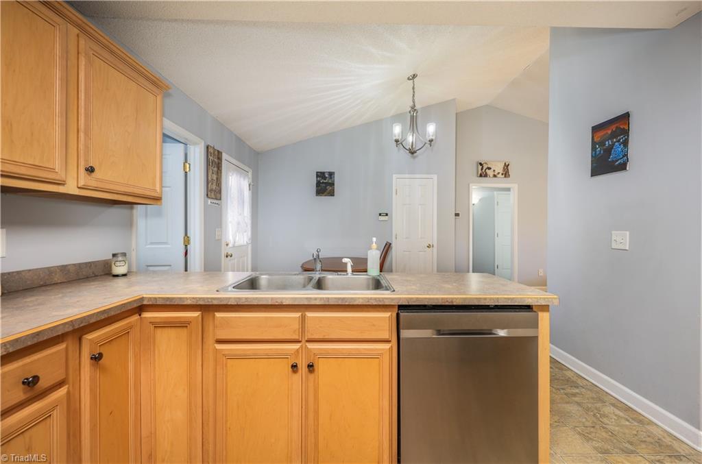 830 Country Place Road Asheboro, NC 27203 - Photo 14 of 49